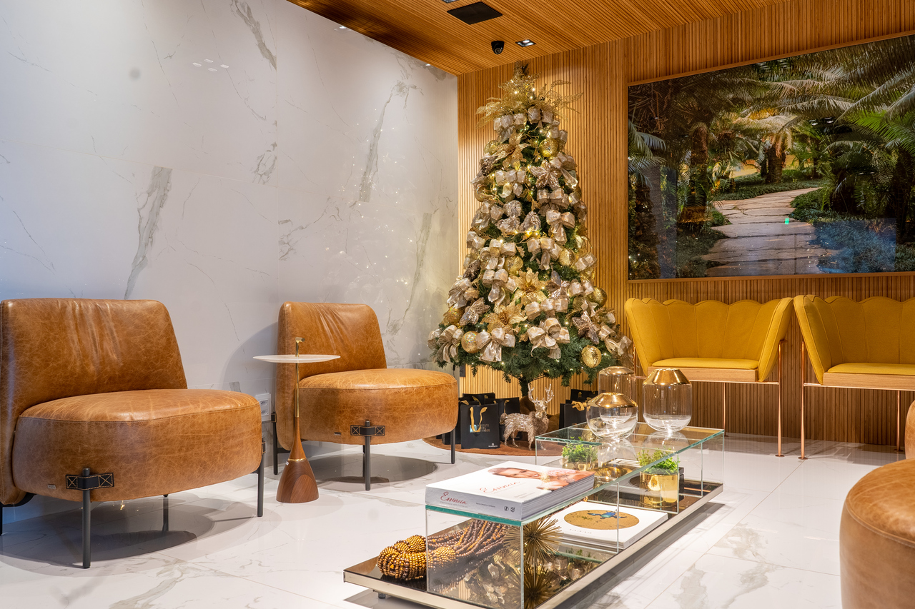 Sala de espera com árvore de Natal